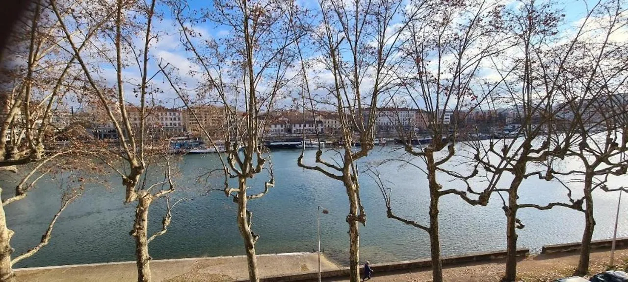 PORTE DU VIEUX LYON, vue sur la saône France