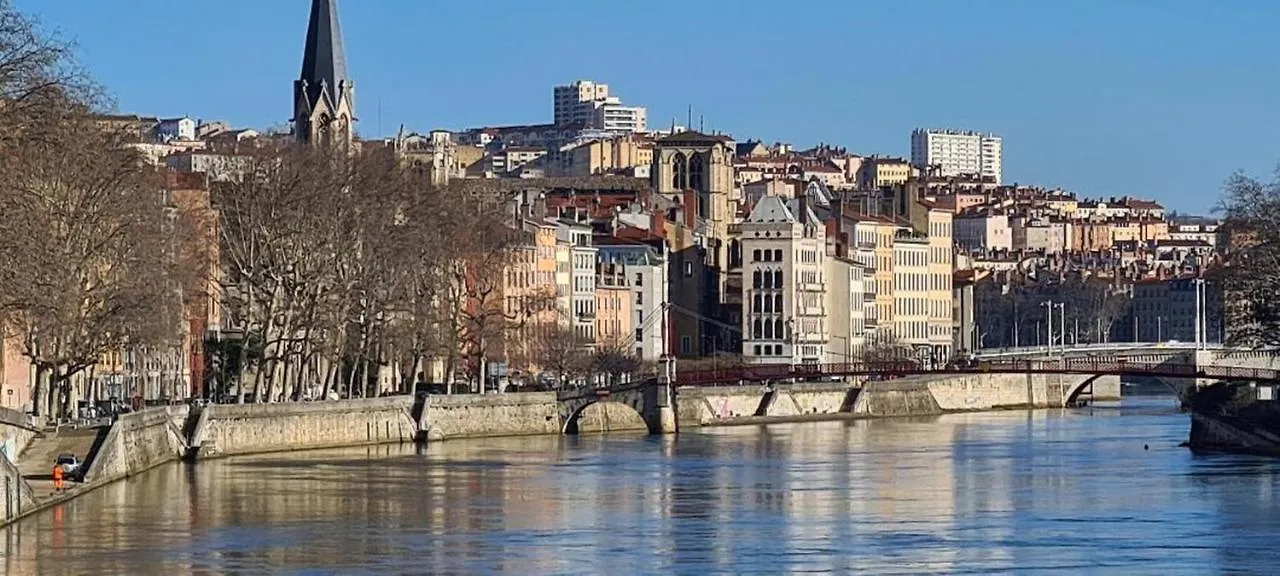 Appartement PORTE DU VIEUX LYON, vue sur la saône